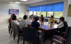 上海本秾公司陪伴桂满陇公司对我们生产车间以及养殖基地进行考察