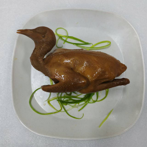 卤水乳鸽
